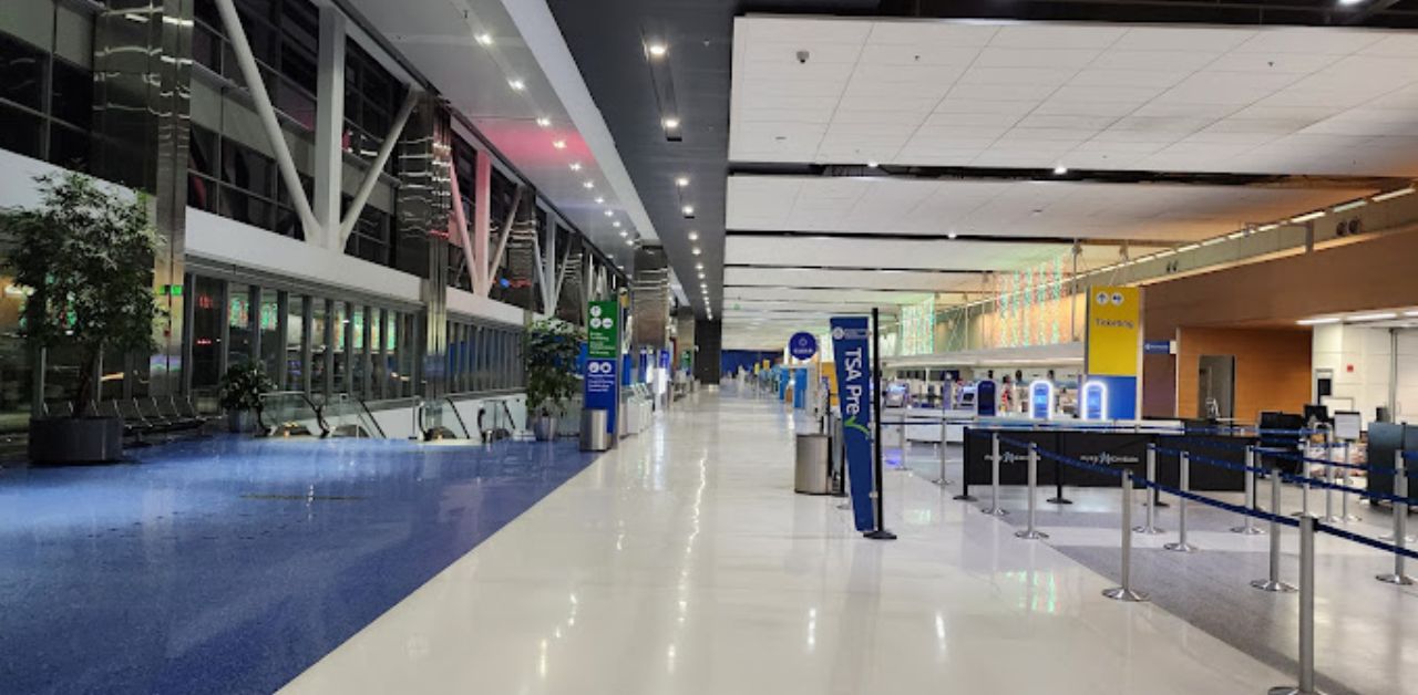 9 Air DTW Airport Terminal
