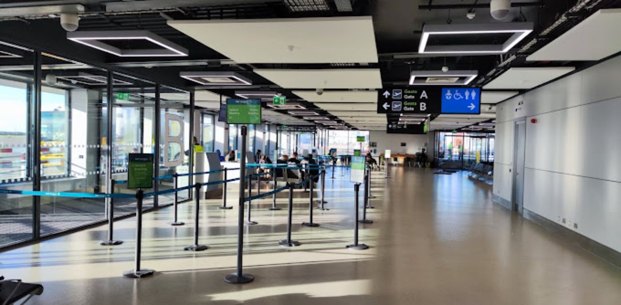 9 Air DUB Airport Terminal