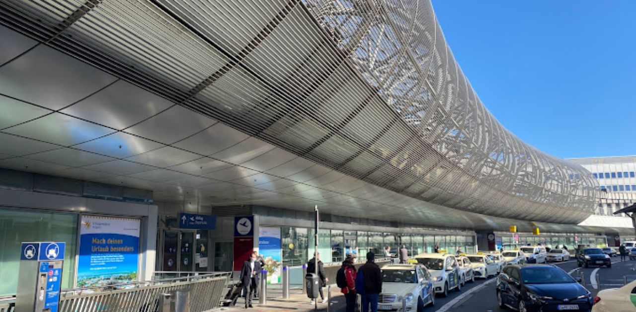 9 Air DUS Airport Terminal