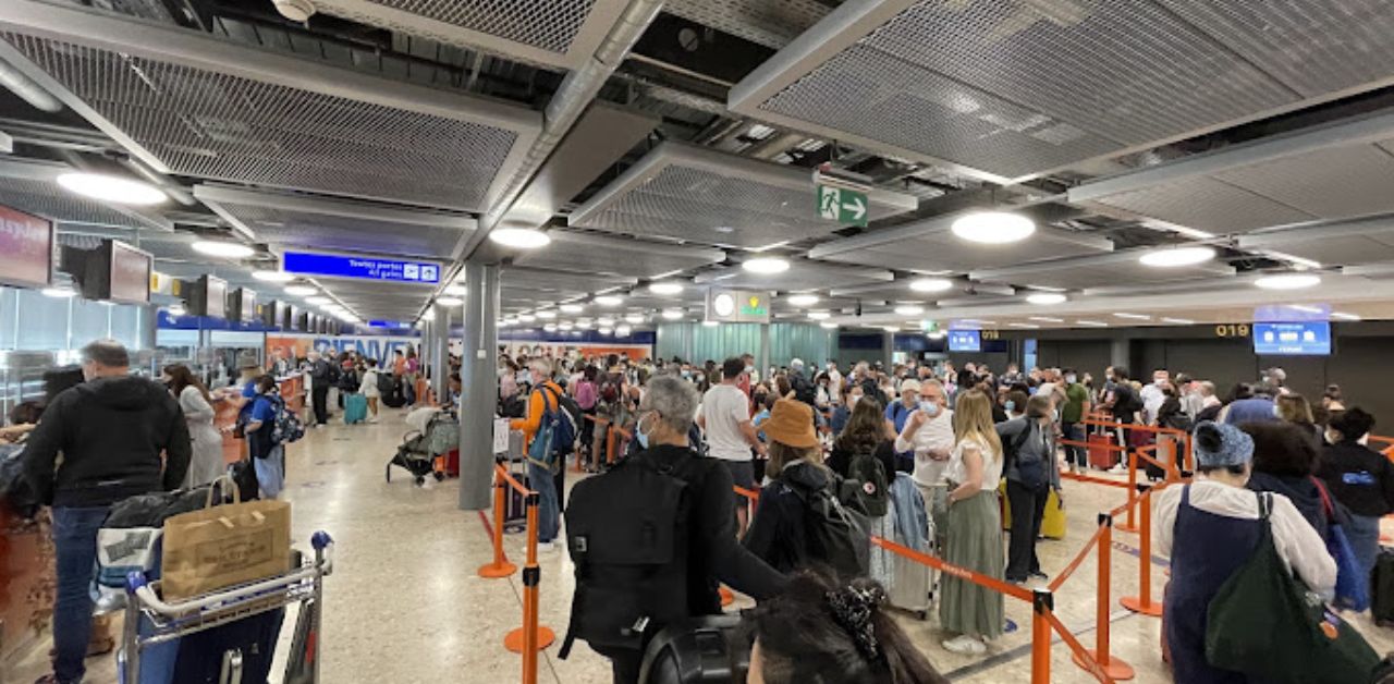 Aeromexico Airlines GVA Airport Terminal