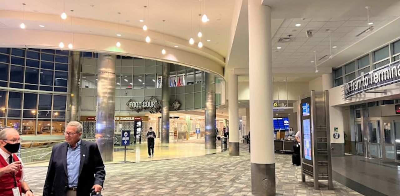 Aeromexico Airlines MSP Airport Terminal