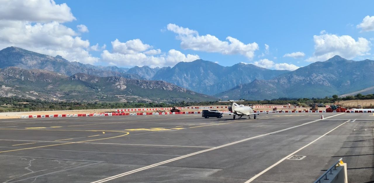 EasyJet Airlines CLY Airport Terminal