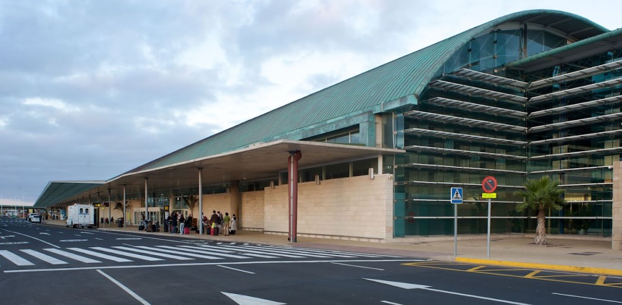 EasyJet Airlines FUE Airport Terminal