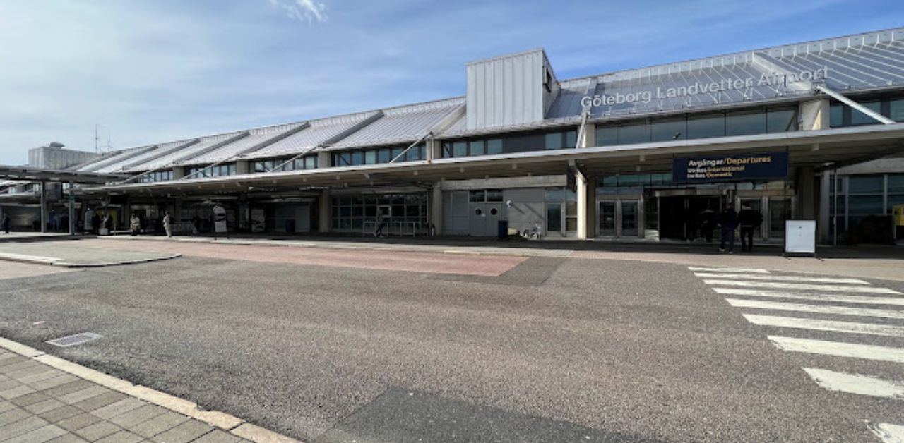 EasyJet Airlines GOT Airport Terminal