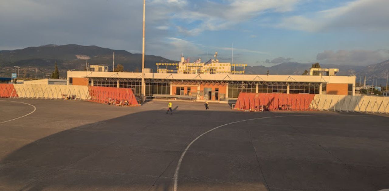 EasyJet Airlines KLX Airport Terminal