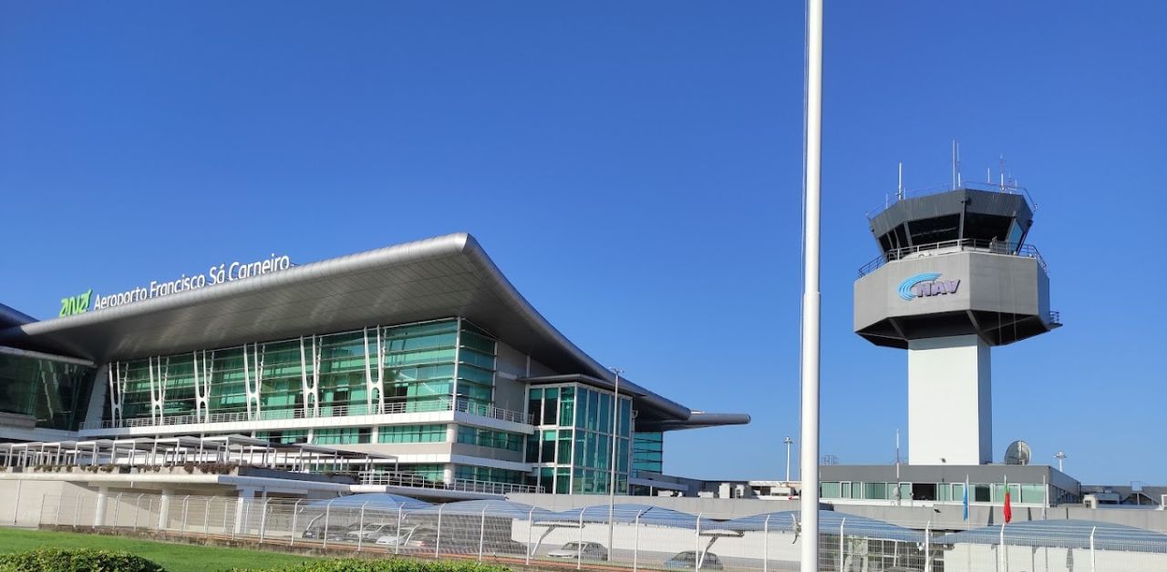 EasyJet Airlines OPO Airport Terminal