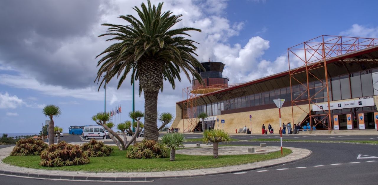 EasyJet Airlines PXO Airport Terminal