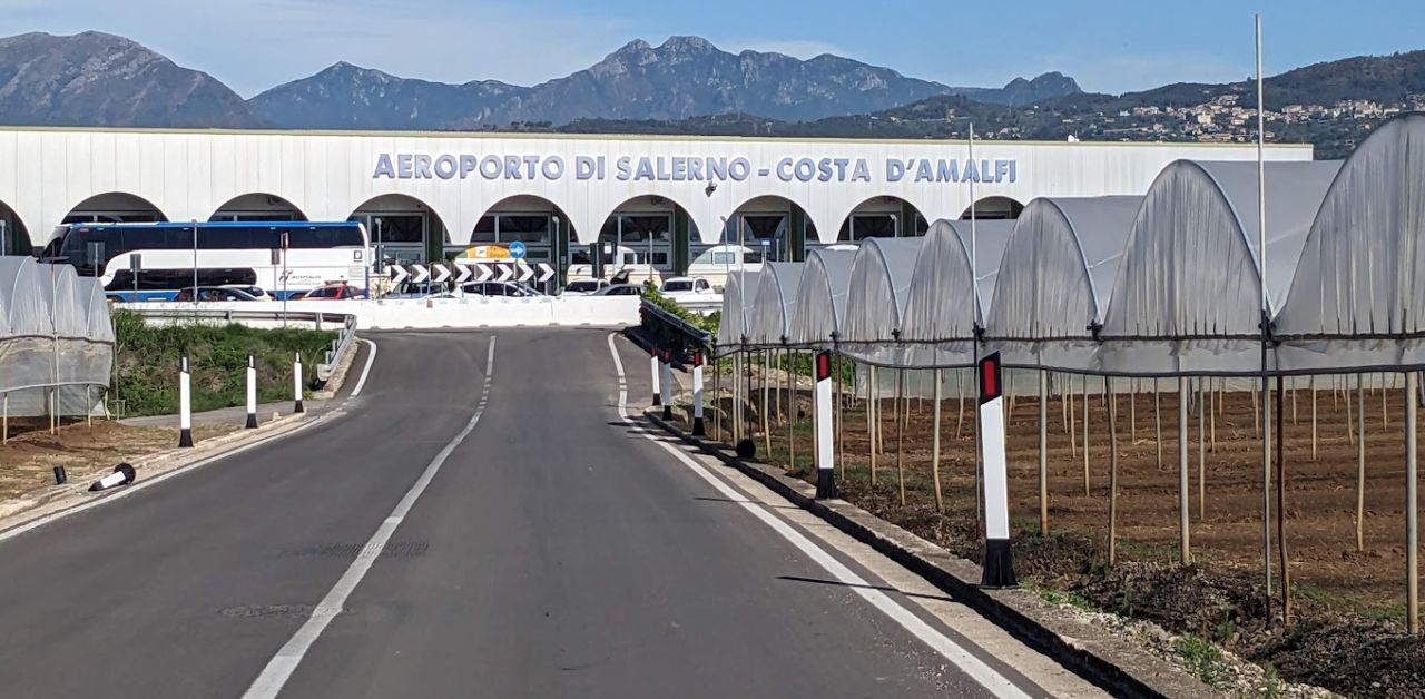 EasyJet Airlines QSR Airport Terminal