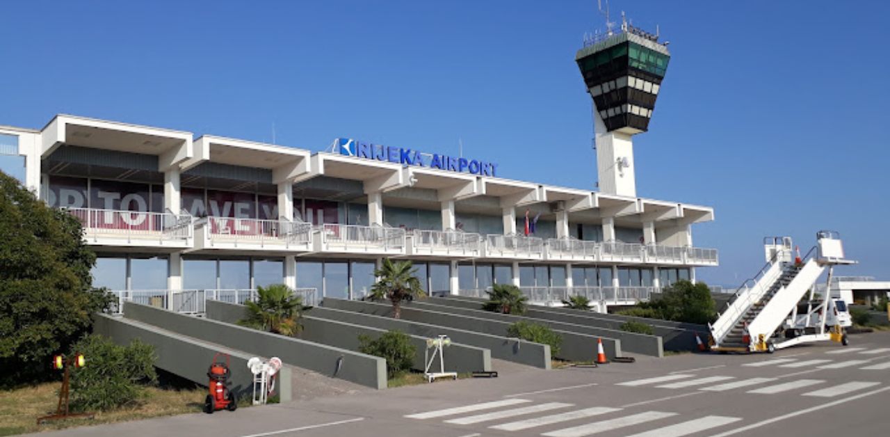 EasyJet Airlines RJK Airport Terminal