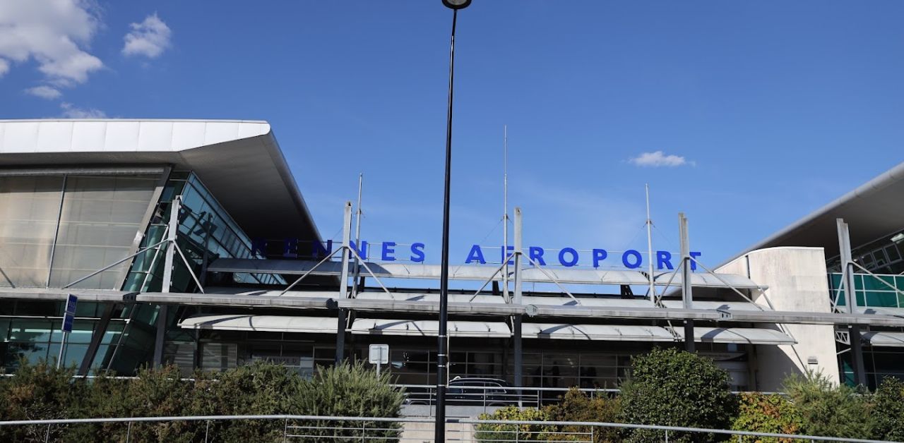 EasyJet Airlines RNS Airport Terminal