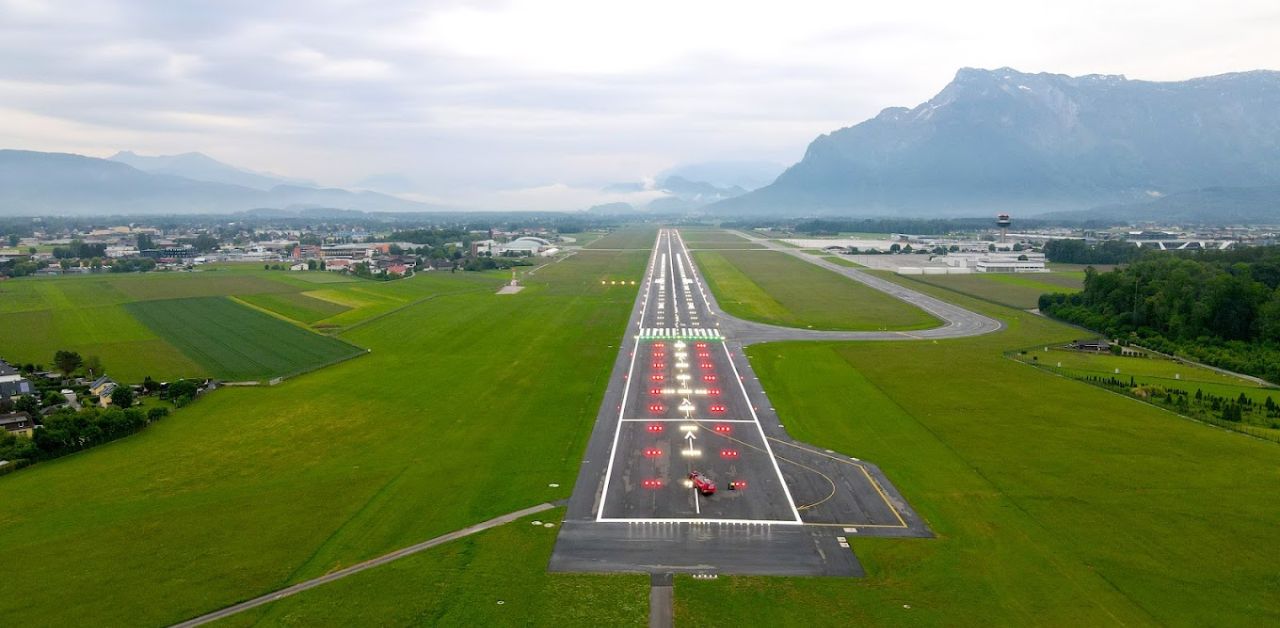 EasyJet Airlines SZG Airport Terminal