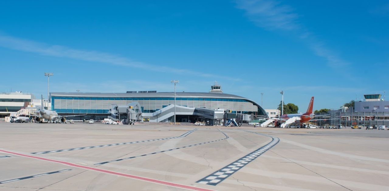 EasyJet Airlines VLC Airport Terminal