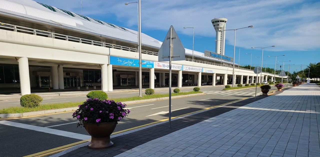 Yakutia Airlines YNY Airport Terminal