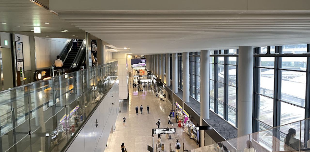 Austrian Airlines NRT Airport Terminal