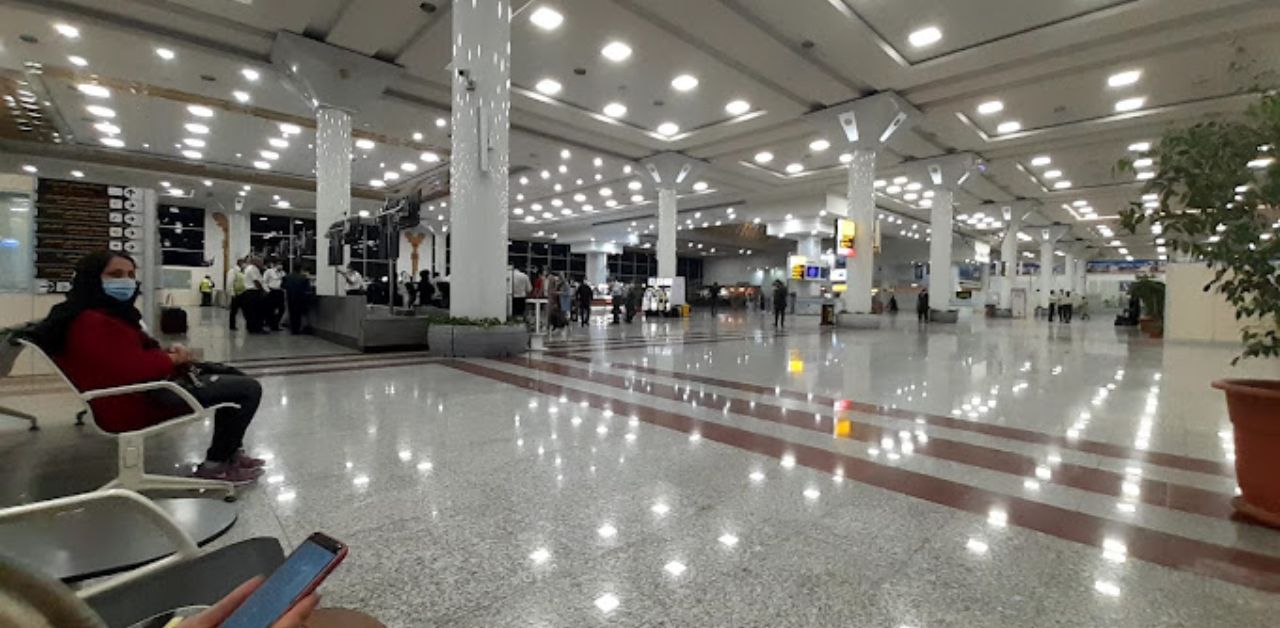 Austrian Airlines SYZ Airport Terminal