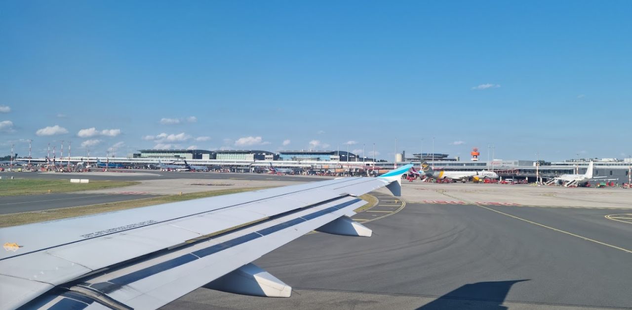 ITA Airways HAM Airport Terminal