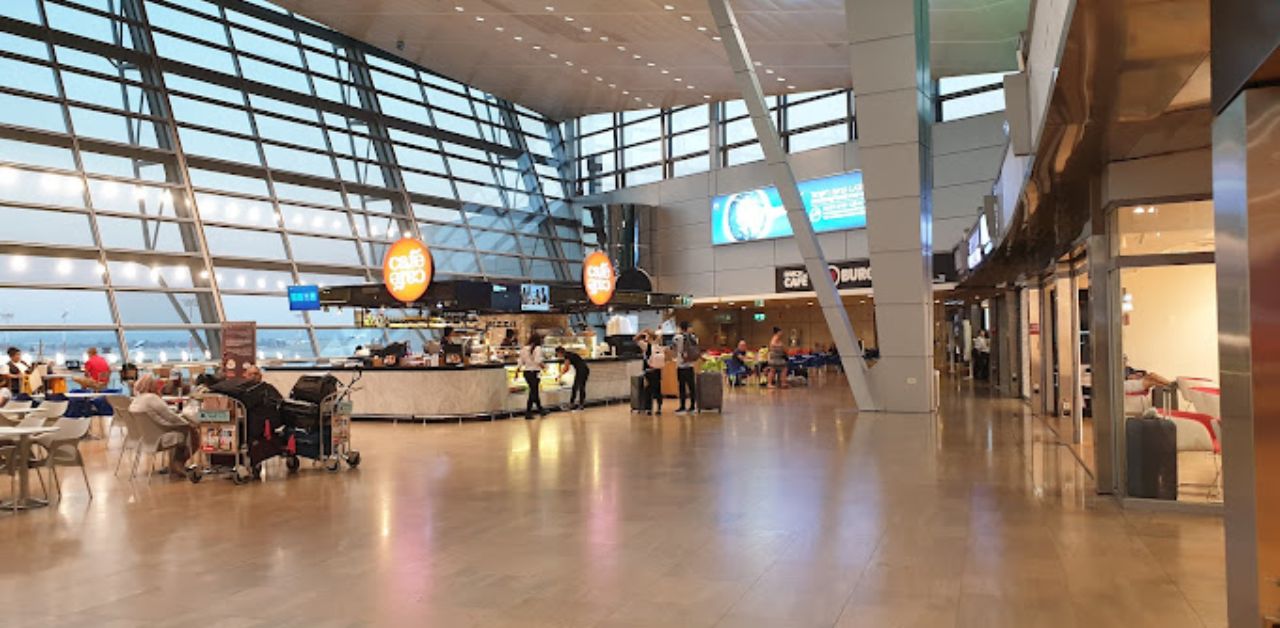 Icelandair TLV Airport Terminal