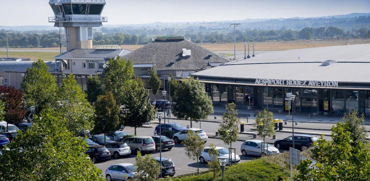 Ryanair RDZ Airport Terminal